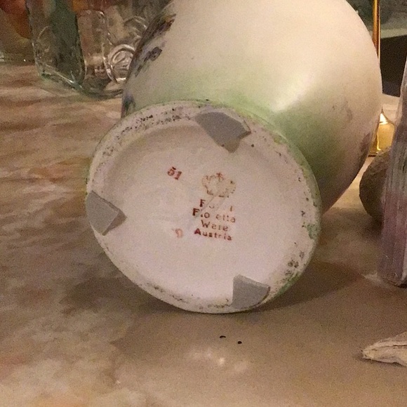 Royal Floretta Ware vase - Picture 2 of 4